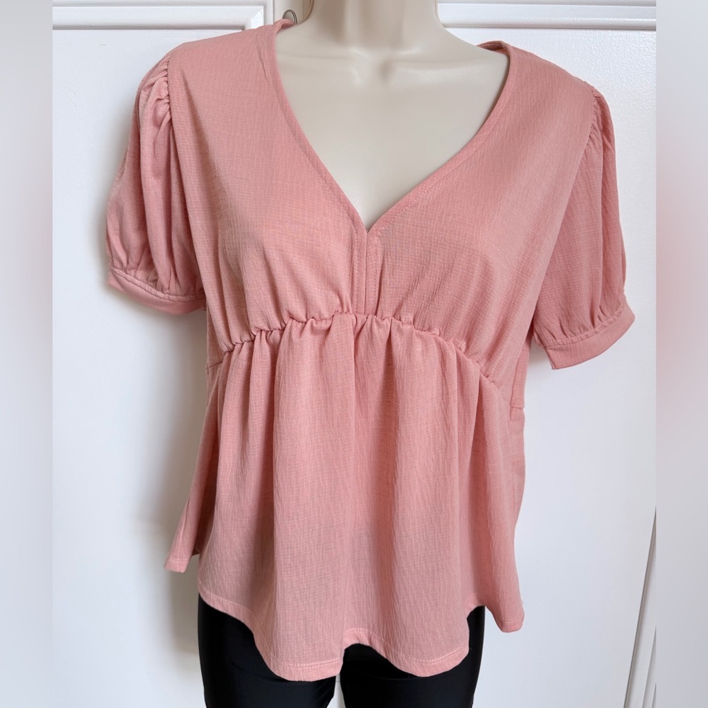 Francesca’s Go Fashion Top. Size Small. Color Dusky Rose/Pink